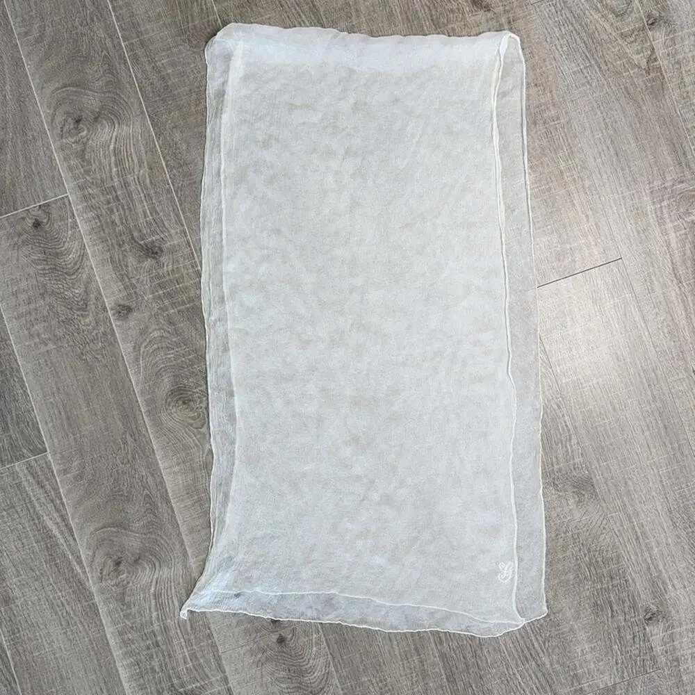 GUCCI Women’s Ivory Sheer Scarf